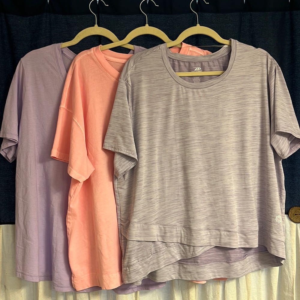 ☀️ 3 listings for $15 Lot 2XL tops All like New Plus tops